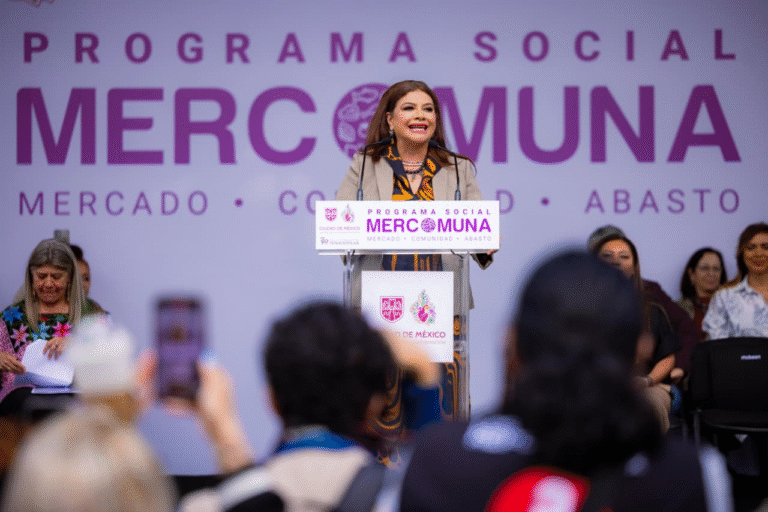 Clara Brugada entrega 25 mil vales Mercomuna para apoyar a familias y reactivar la economía local