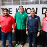 Ángel Torres, junto al Campeón Mundial Carlos Adrián Sansores, presentó la Academia de Tae Kwon Do del Indetux, en el Parque del Oriente