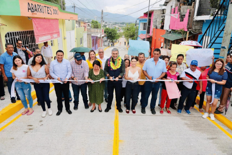 Encabeza Ángel Torres inauguración de pavimentación integral en Pistimbak