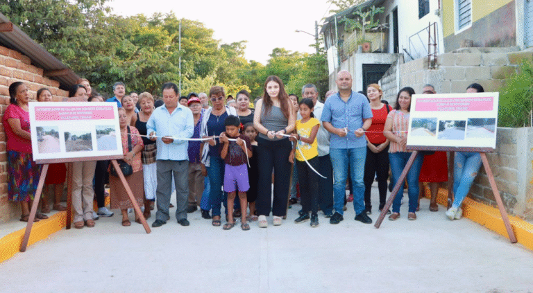 Valeria Rosales entrega nueva calle en el barrio 20 de Noviembre de Villaflores