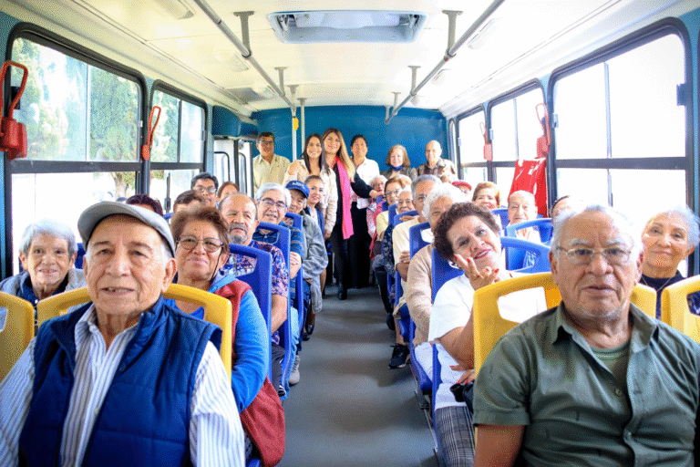 Cuautitlán Izcalli celebra a las abuelas y abuelos con tarde de cine