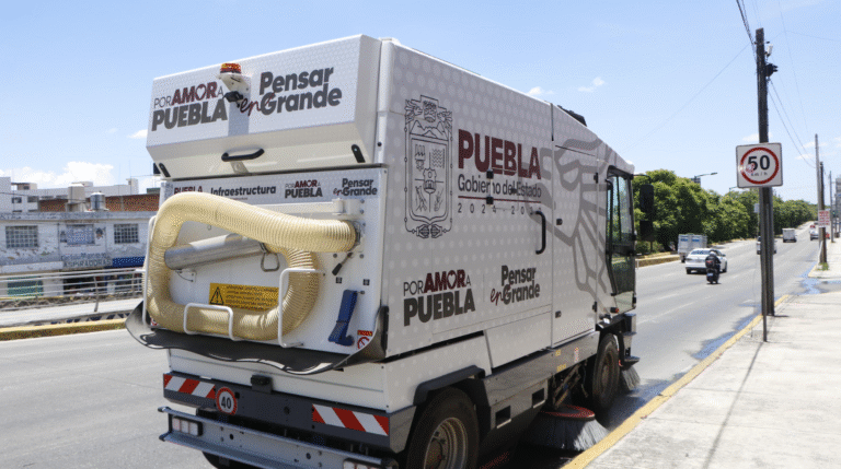 Gobierno de Puebla limpia vialidades principales para recuperar imagen urbana