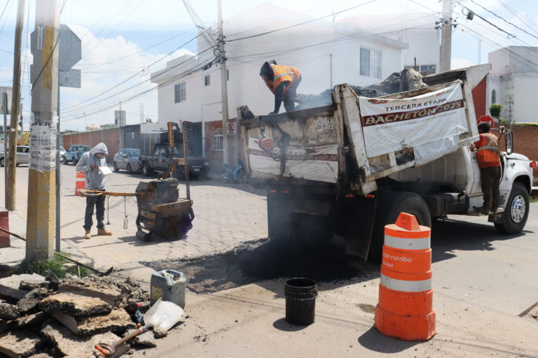 Gobierno de Cholula avanza con el programa “Bachetón” en vialidades principales