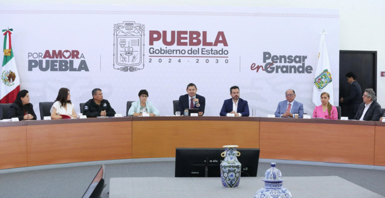 “Se acabó la fiesta”: Armenta llama a alcaldes a sacar las manos del transporte irregular