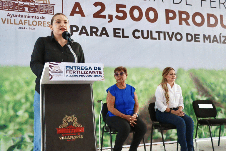Valeria Rosales entrega fertilizante a 2,500 mujeres del campo en Villaflores