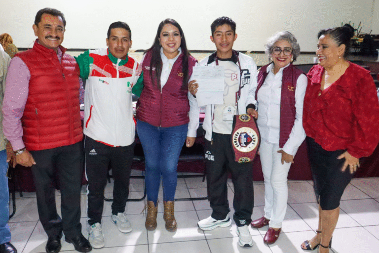 Cholula reconoce a entrenador Orlando Huitzil por impulsar talento deportivo local