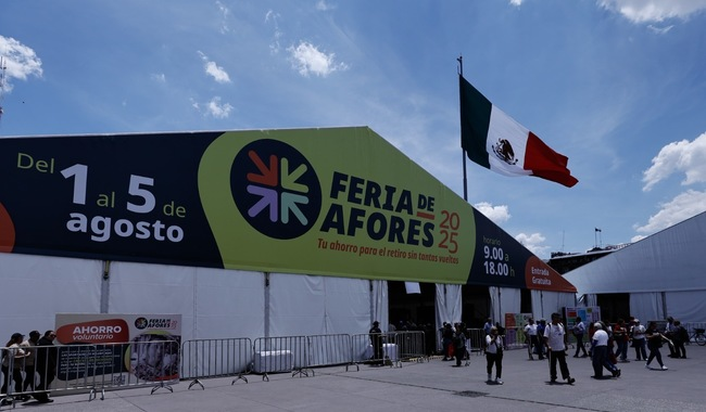 ISSSTE entrega más de mil credenciales con vigencia permanente en Feria de Afores 2025