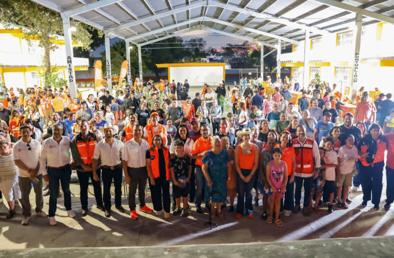 Gobierno de Nuevo León lleva programas y servicios a la comunidad con brigada “Ayudamos”