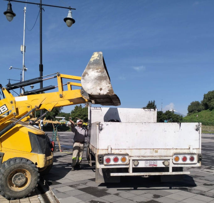 Gobierno de Cholula da mantenimiento a las rejillas del parque Soria para mayor seguridad