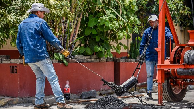 Gobierno del Estado de México retira obstrucción en drenaje de Nezahualcóyotl para prevenir inundaciones