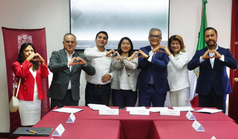 UTH y SICOM firman convenio para fortalecer la difusión educativa en Puebla