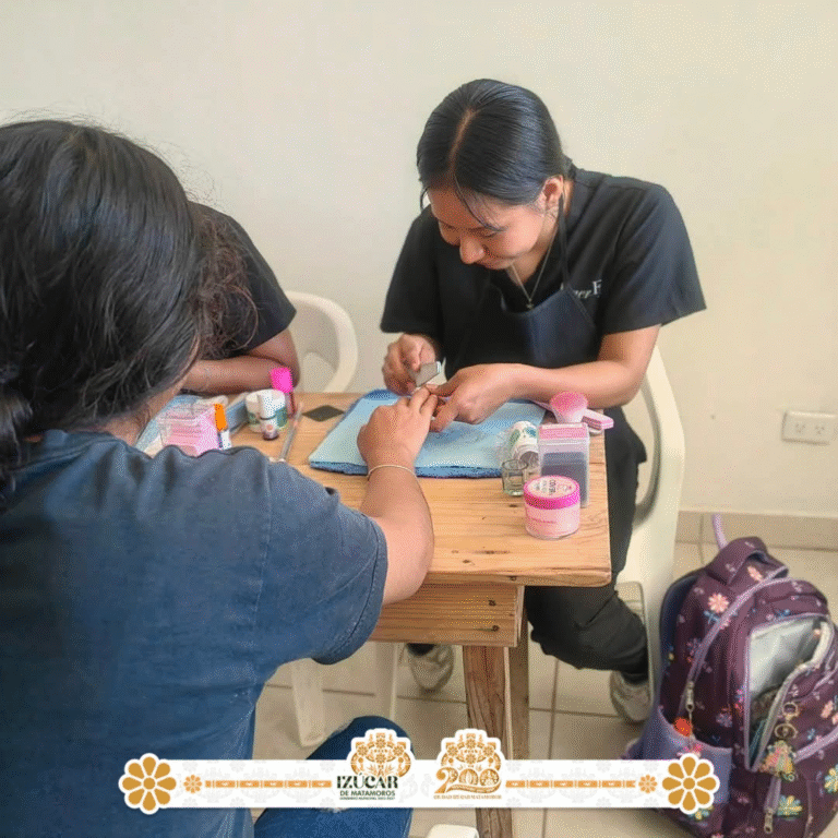 Izúcar de Matamoros acerca servicios de belleza gratuitos a la comunidad de Los Limones