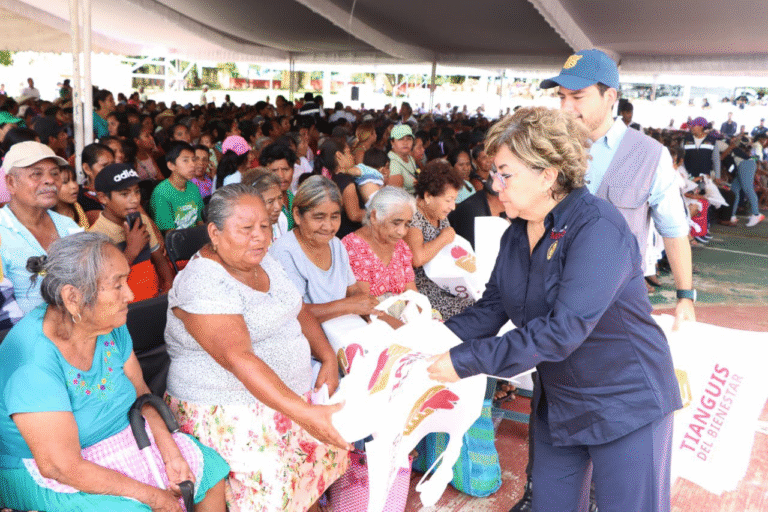México reduce número de personas en pobreza de 51.9 a 38.5 millones: SEGOB