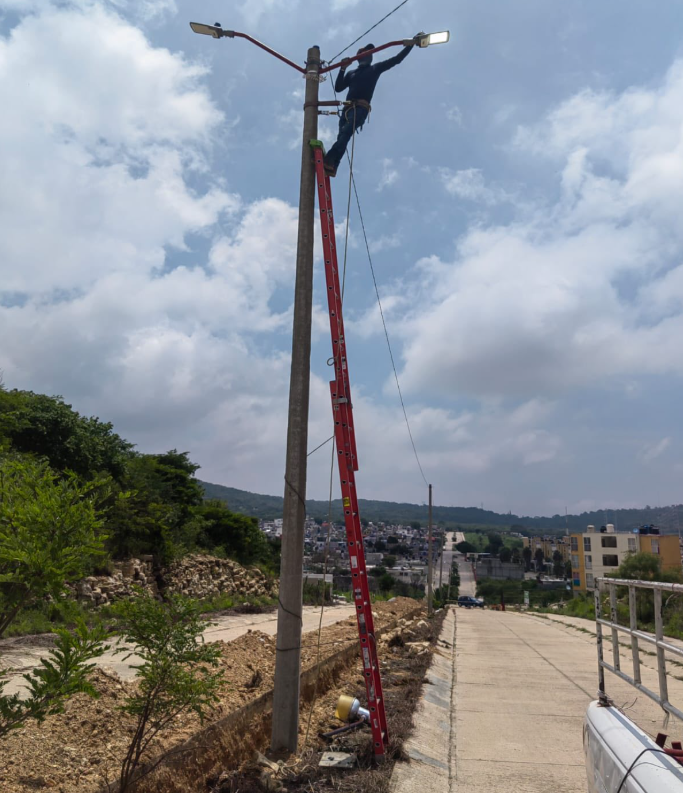 Instalan 220 luminarias LED en Ciudad Maya para reforzar la seguridad urbana en Berriozábal