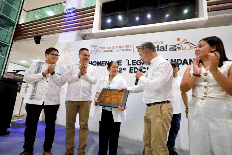 Rinden homenaje a Edina Santos Gómez, guardiana de la partería tradicional