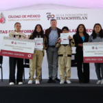 Tláhuac respalda a la educación con entrega de tarjetas para uniformes y útiles escolares