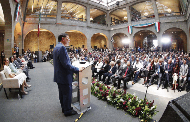 Gerardo Fernández Noroña rinde informe en el recinto histórico de Xicoténcatl y llama a la unidad contra el fascismo