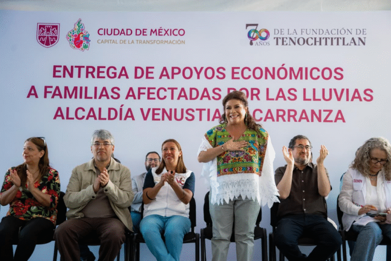 Clara Brugada entrega apoyos por 18 millones de pesos a familias afectadas por lluvias en tres alcaldías