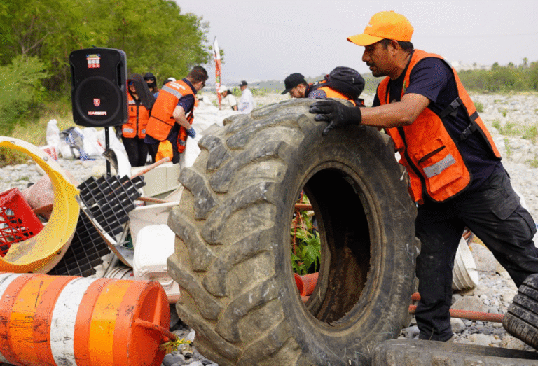 “Leones en Acción” retira más de 11 toneladas de residuos del Río Santa Catarina en su primer mes