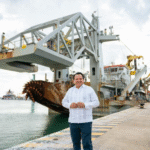 Gobernador Joaquín Díaz Mena supervisa el buque de dragado “Fernando Magallanes” en el Puerto de Progreso