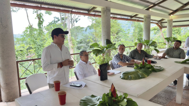Berriozábal fortalece alianza con UNACH y productores para impulsar el café de calidad