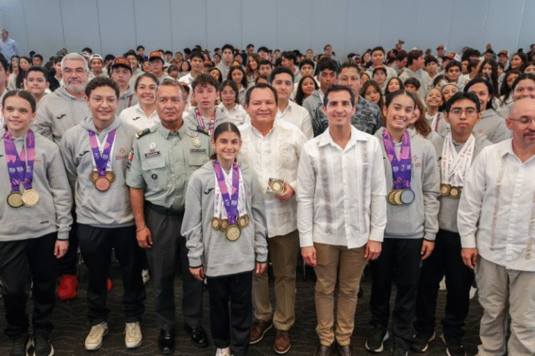 Reconocen a medallistas yucatecos con estímulos económicos por su desempeño en la Conade 2025