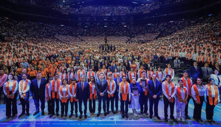 Samuel García entrega certificados a más de 6 mil graduados del CONALEP y celebra primer lugar en Educación Dual en América Latina