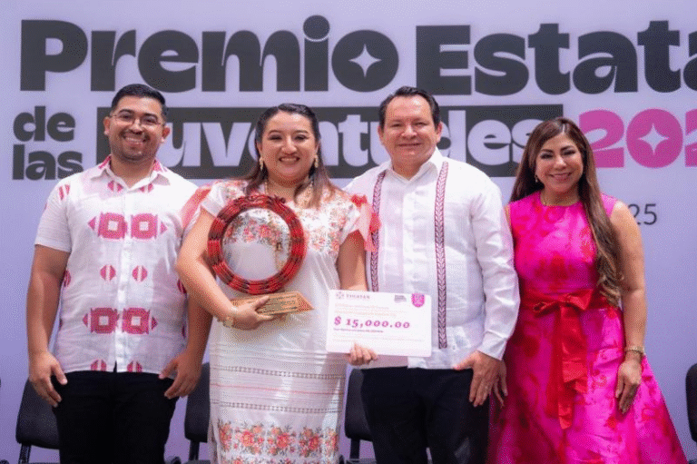 Premian talento y compromiso de la juventud yucateca con el Premio Estatal de las Juventudes 2025