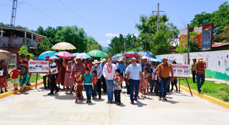 Valeria Rosales inaugura pavimentación de calle en el ejido Cuauhtémoc de Villaflores