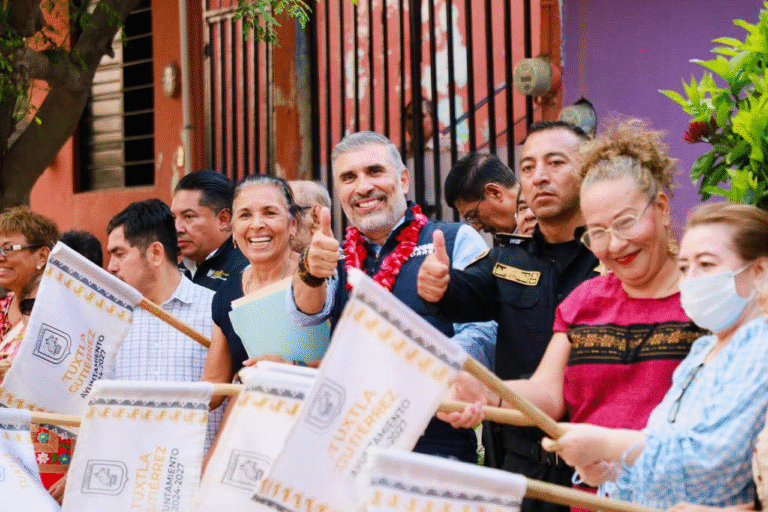 Transformamos Tuxtla con más calles en Los Robles y Los Laguitos: Ángel Torres