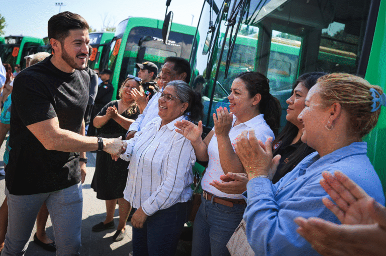 Samuel García refuerza movilidad en Nuevo León con nuevas unidades rumbo al Mundial 2026