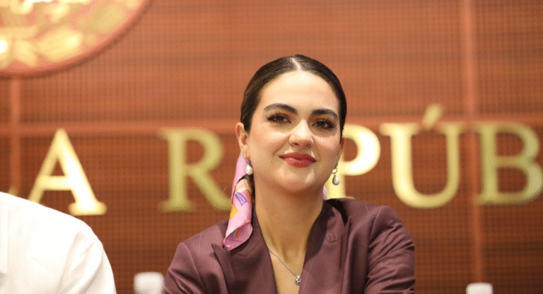 Morena en el Senado defiende a Claudia Sheinbaum y acusa de entreguismo a Lilly Téllez