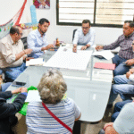 Alcalde de Berriozábal atiende a vecinos de La Piñuela para avanzar en proyecto de electrificación