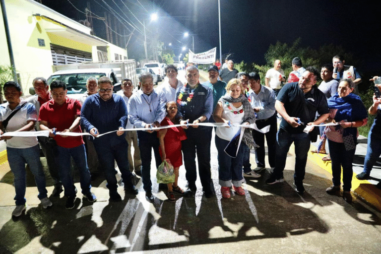 Inaugura Ángel Torres una calle más; ahora en la colonia Buena Vista Loma Larga