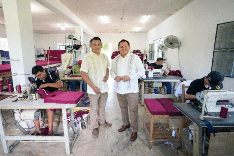 Tekit impulsa economía local con confección de uniformes escolares del programa “Bienestar en tu Escuela”