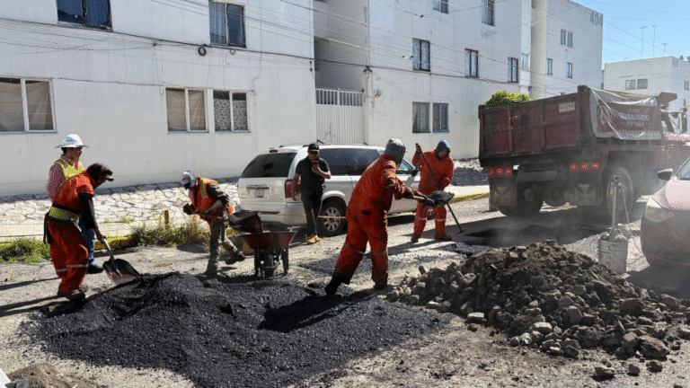 Gobierno de Puebla capital intensifica campaña de bacheo en calles y vialidades de La Margarita