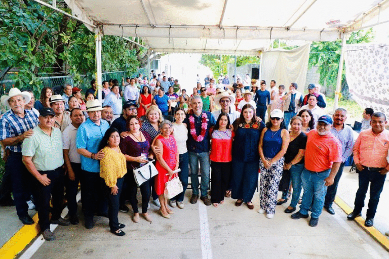 Ángel Torres inaugura 580 metros lineales de pavimentación en la colonia Plan de Ayala