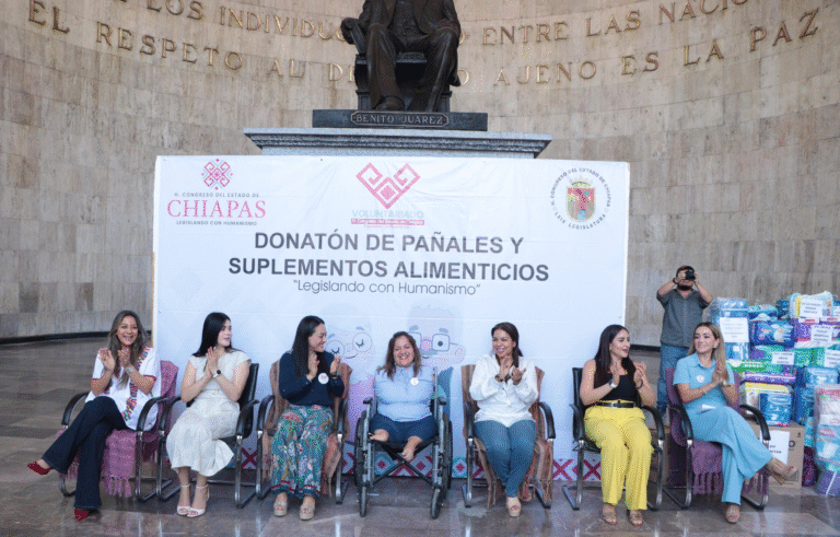 Entrega Voluntariado del Congreso colecta realizada en “Donatón de Pañales y Suplementos Alimenticios Para Adultos Mayores”