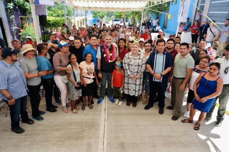 Transforma Angel Torres la Calle Hidalgo con pavimentación integral y servicios básicos de calidad en Las Granjas