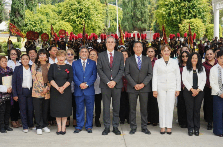 Pepe Chedraui encabeza entrega de banderas en escuelas y comunidades de Puebla