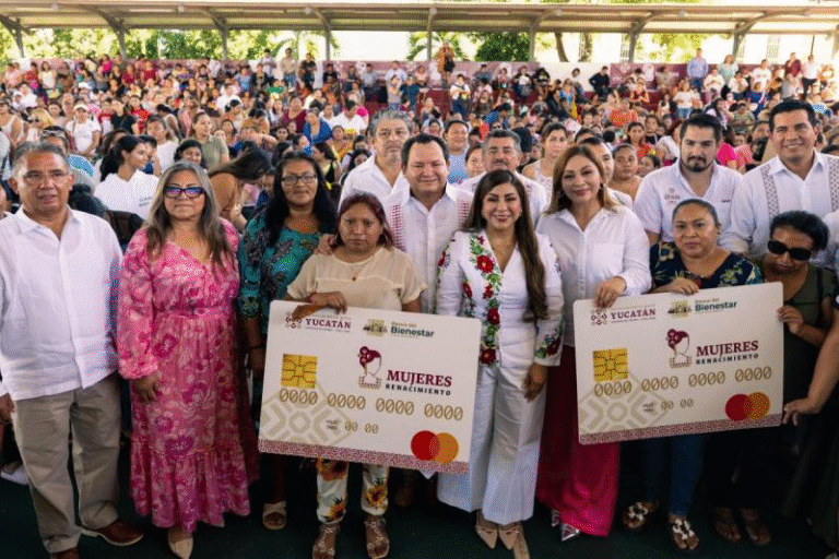 Inicia entrega de tarjetas “Elvia Carrillo Puerto” para madres autónomas en Yucatán