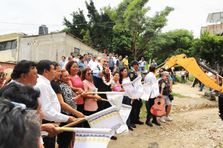Llega la justicia social a la Misión; inicia Ángel Torres una calle más
