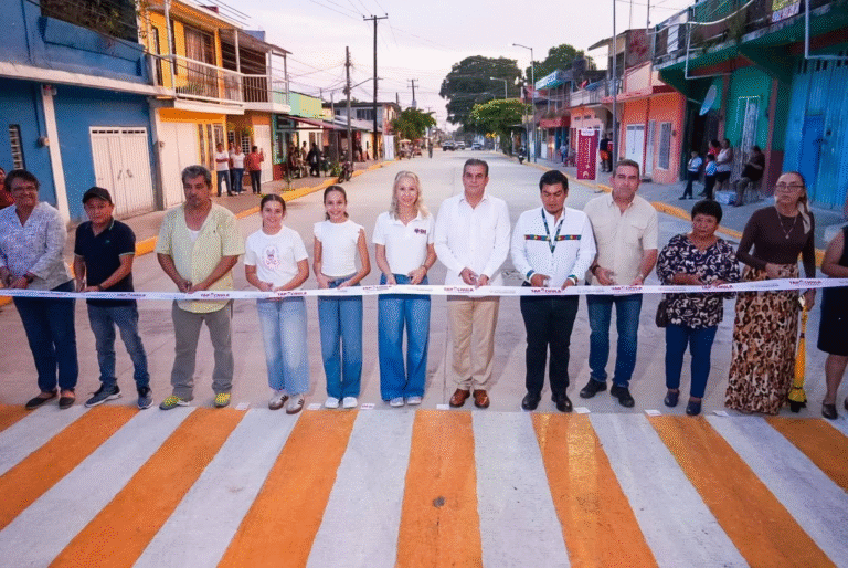 Yamil Melgar inaugura calle integral en la colonia 5 de Febrero