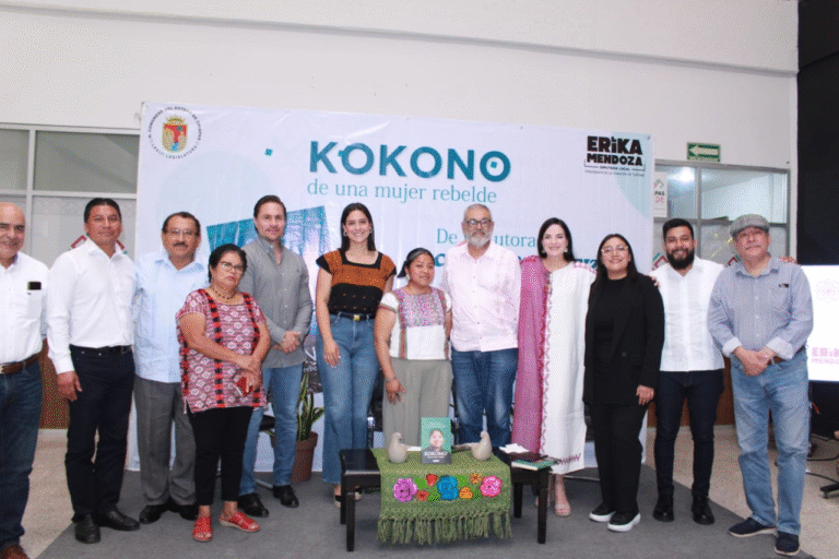 Presentan en Congreso el libro: “Kokono’ de una Mujer Rebelde” de la chef Claudia Sántiz