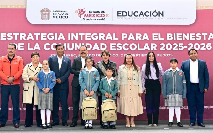 Arranca ciclo escolar en Edoméx con 2.8 millones de alumnos; Delfina Gómez entrega útiles y presenta Mochila de Paz