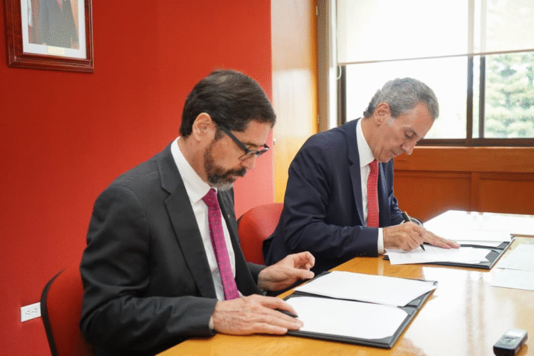 Pepe Chedraui firma convenio con la IBERO para fortalecer las finanzas de mujeres poblanas