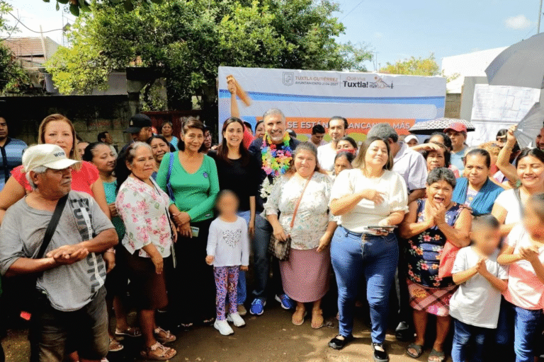 Una calle más en beneficio de las familias de Las Granjas, expresó Ángel Torres al dar el banderazo de inicio