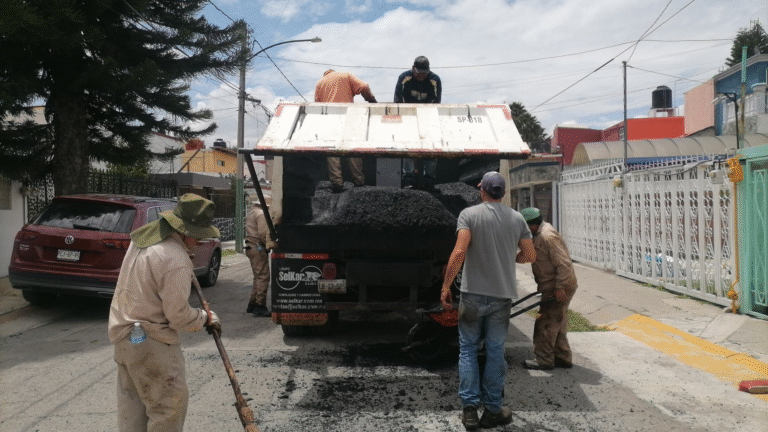 Cuautitlán Izcalli rehabilita más de 4 mil metros cuadrados de vialidades con trabajos de bacheo