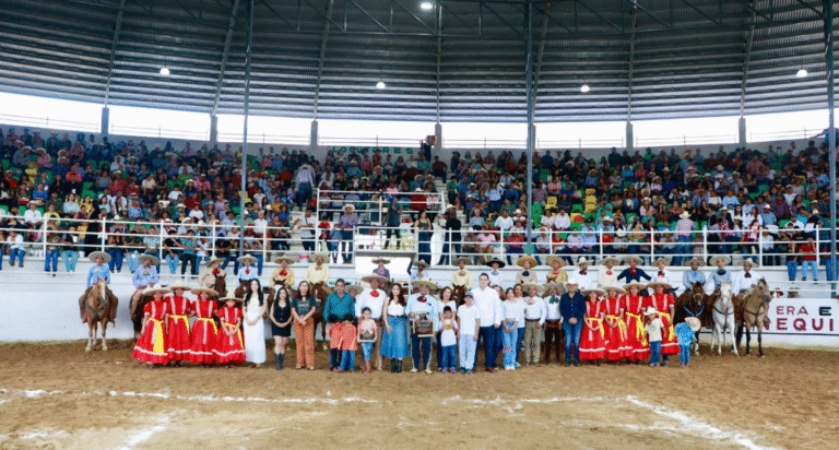 Villaflores reconoce a personalidades de la charrería en Fiestas Patrias 2025
