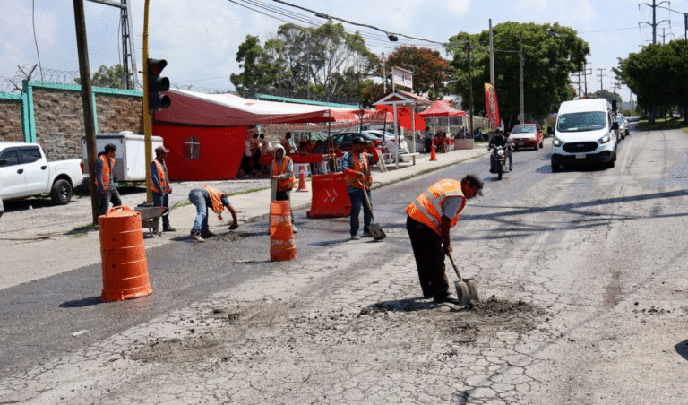 Secretaría de Infraestructura de Morelos realiza bacheo en la carretera Cuernavaca-Cuautla